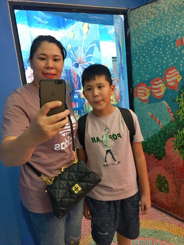 Selfie hai mẹ con